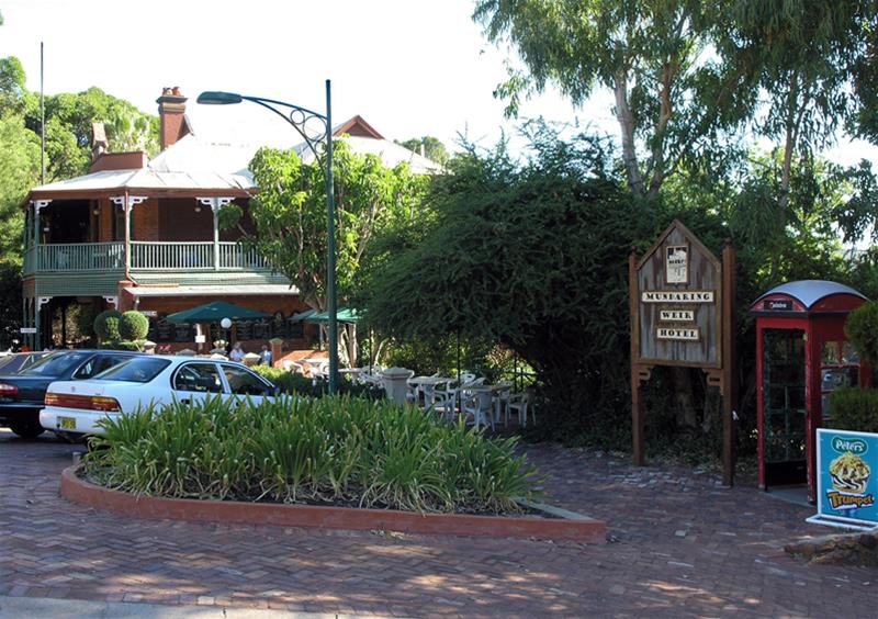 Photo of Mundaring Weir Hotel